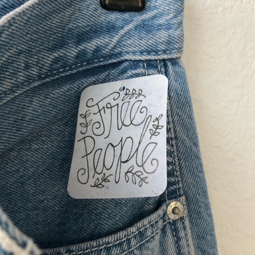 NWT Free People Levi’s 28x31 Super High rise Cargo - Picture 7 of 7